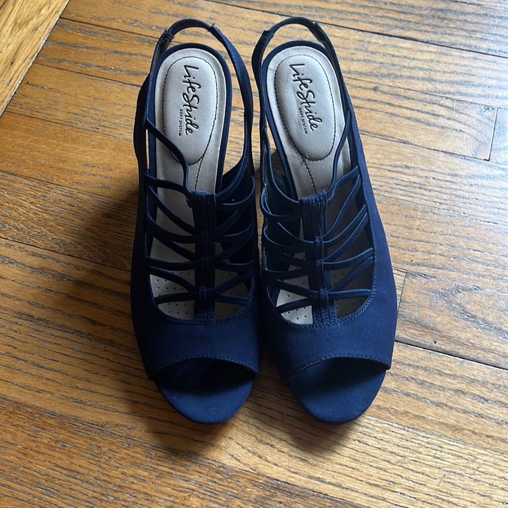 LifeStride women’s navy blue heels